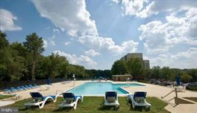 Building Photo - Welcome to Takoma Overlook! Furnished 1br ...