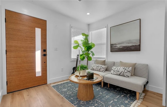 Building Photo - 10427 Beach St