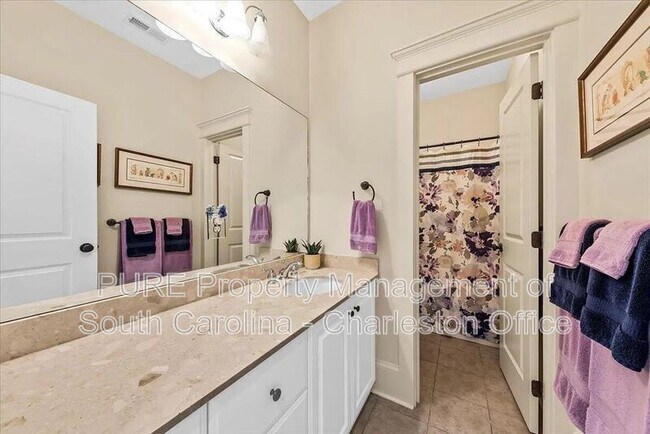 Building Photo - 1597 Rivertowne Country Club Dr