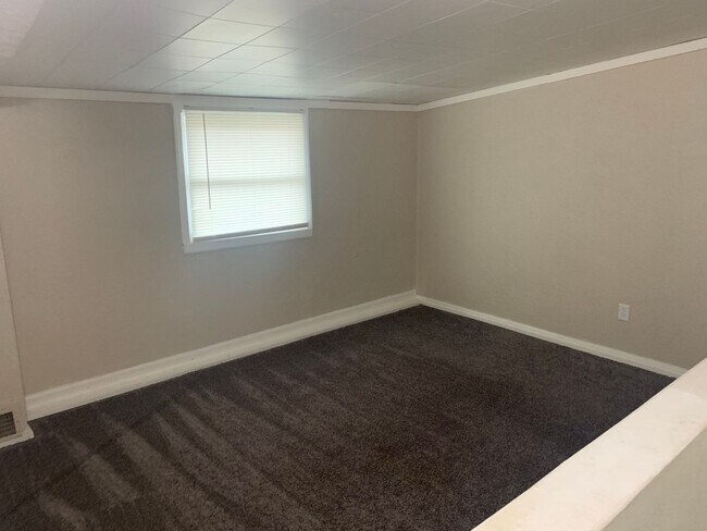 Building Photo - 352 Catherine St