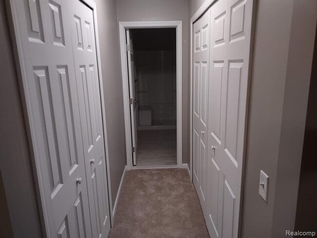 Building Photo - Charming 2-Bed Home in Commerce Township with Modern Amenities