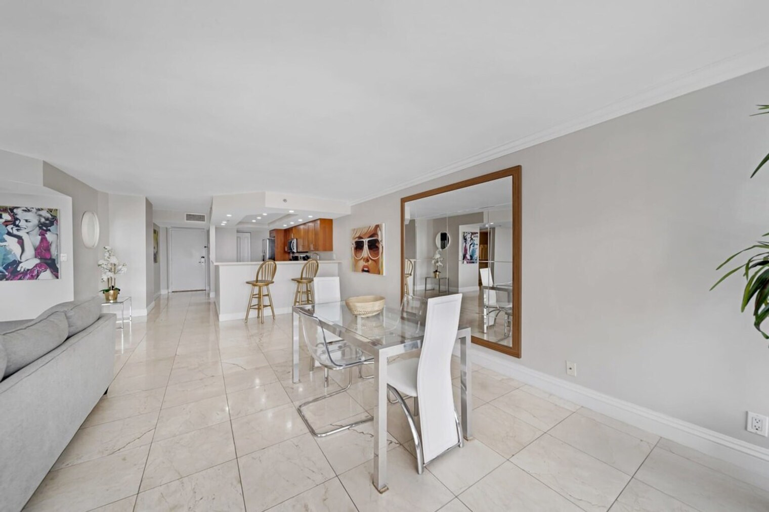 Building Photo - 1717 N Bayshore Dr
