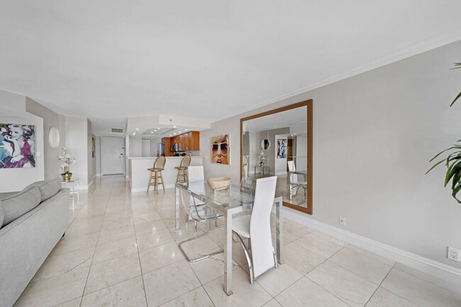 Building Photo - 1717 N Bayshore Dr