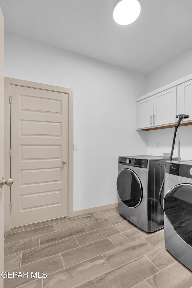 Building Photo - 12614 Amesbury