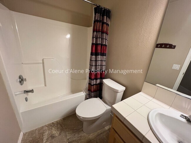 Building Photo - 2 bed, 2 bath townhouse near Avondale Golf Course!