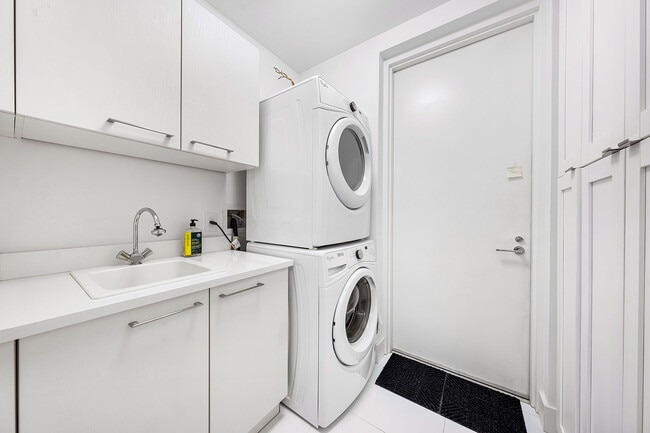 Building Photo - 1155 N Gulfstream Ave