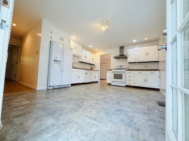 Building Photo - 2904 Stork Ct
