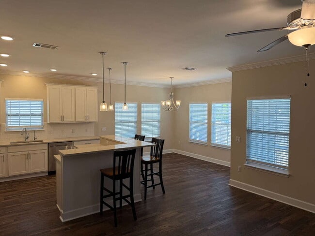 Building Photo - "Charming 4-Bedroom Gem in Niceville with Granite Elegance – 2046 Sq Ft of Comfort!"