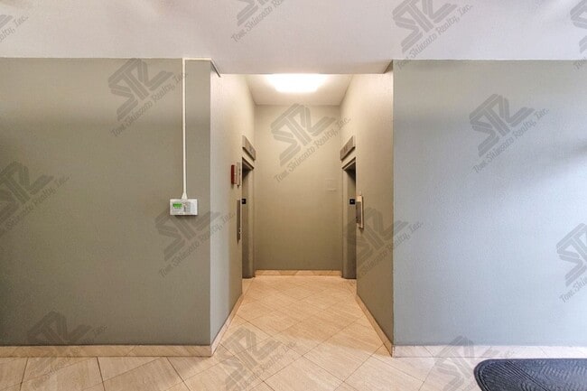 Building Photo - 1BR / 1Bath / 1Pkg Condo Rental at Hale Luana!