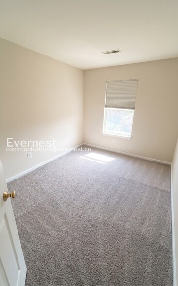 Building Photo - 13422 Burrough Farm Dr