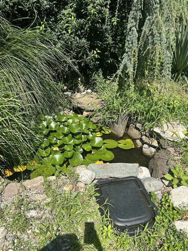 Building Photo - Semi-Attached Home Located Across from Red Lion High School