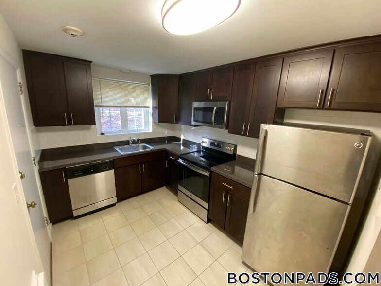 Building Photo - 17 Captain Parker Arms