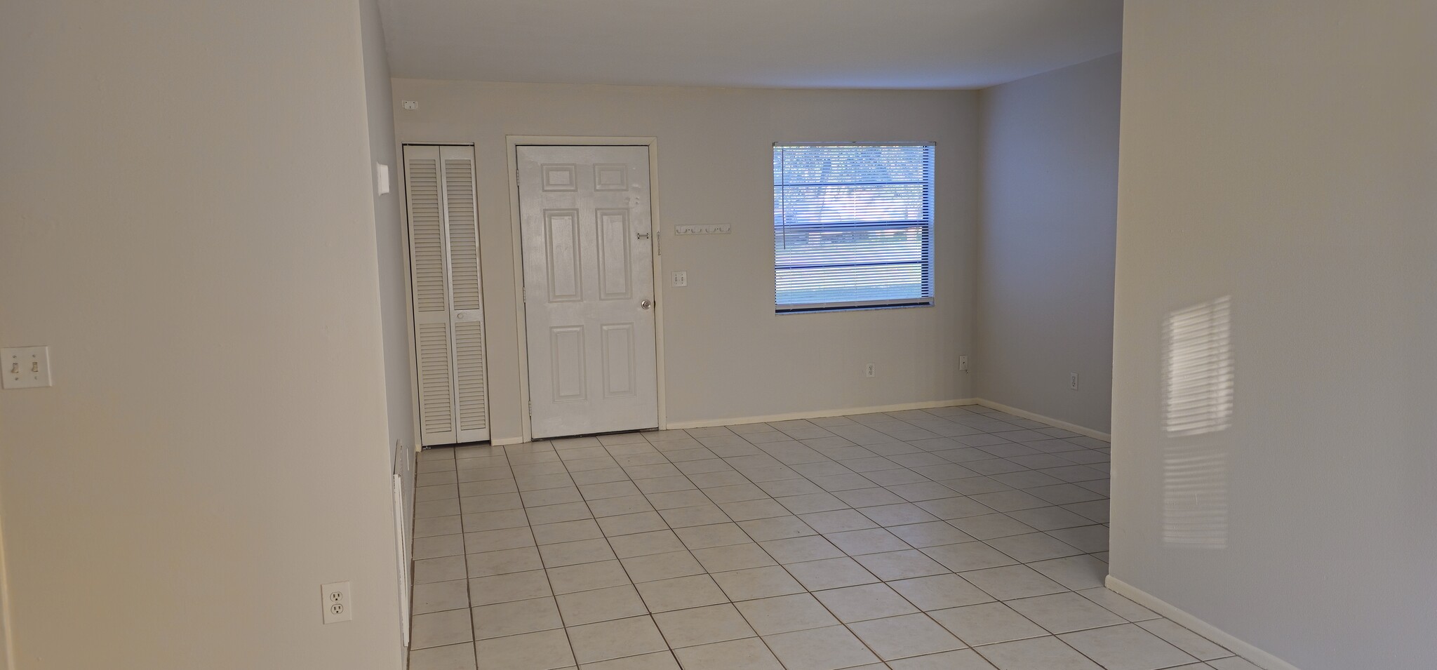 Building Photo - 2132 S Gleneagle Ter