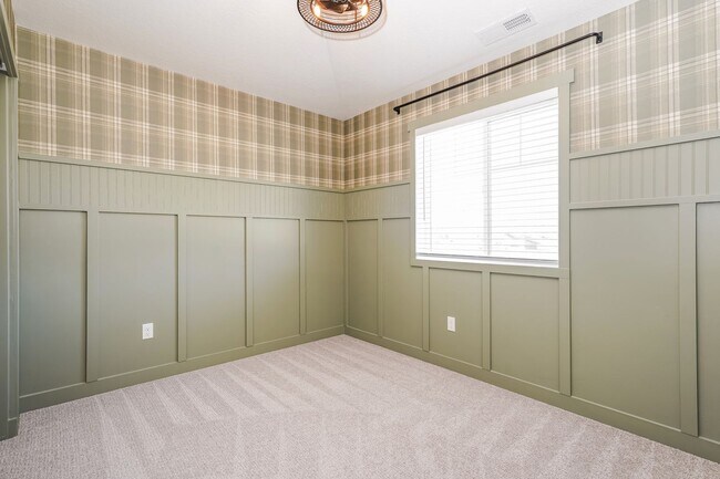 Building Photo - Spacious 4 Bed, 2.5 Bath Home with Central Air & 2-Car Garage! - Available NOW!