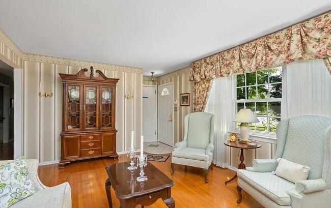 Primary Photo - 3847 Quakerbridge Rd