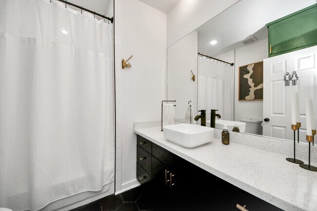 Building Photo - 111 Jenkins St