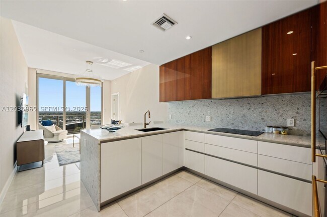 Building Photo - 2678 Tigertail Ave