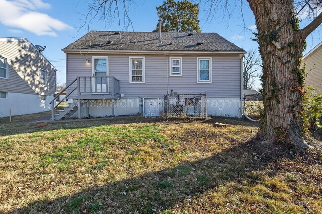 Building Photo - 6029 Evergreen Blvd