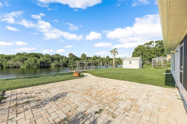 Building Photo - 17075 Edgewater Dr