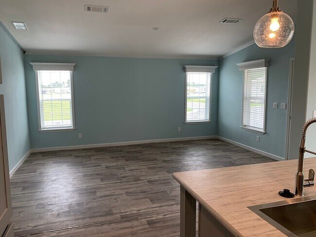 Building Photo - 6429 Forest Lake Dr