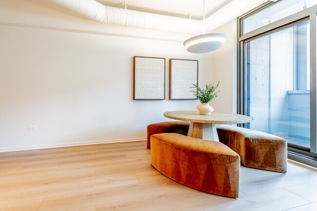 Building Photo - 240 E Illinois St