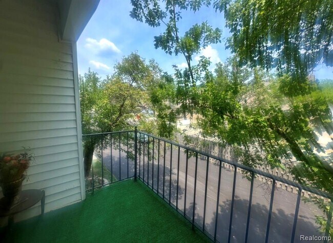 Building Photo - 26070 N Lake Dr
