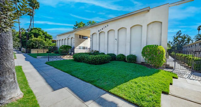 Building Photo - 590 N Los Robles Ave