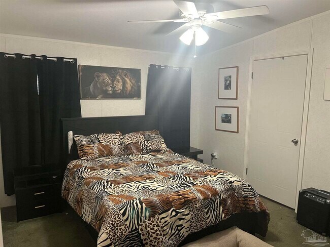 Building Photo - 5434 Rogers Ave