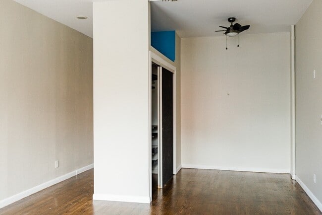 Building Photo - Spectacular Studio Located Where Brooklyn Heights Meets Cobble Hill!