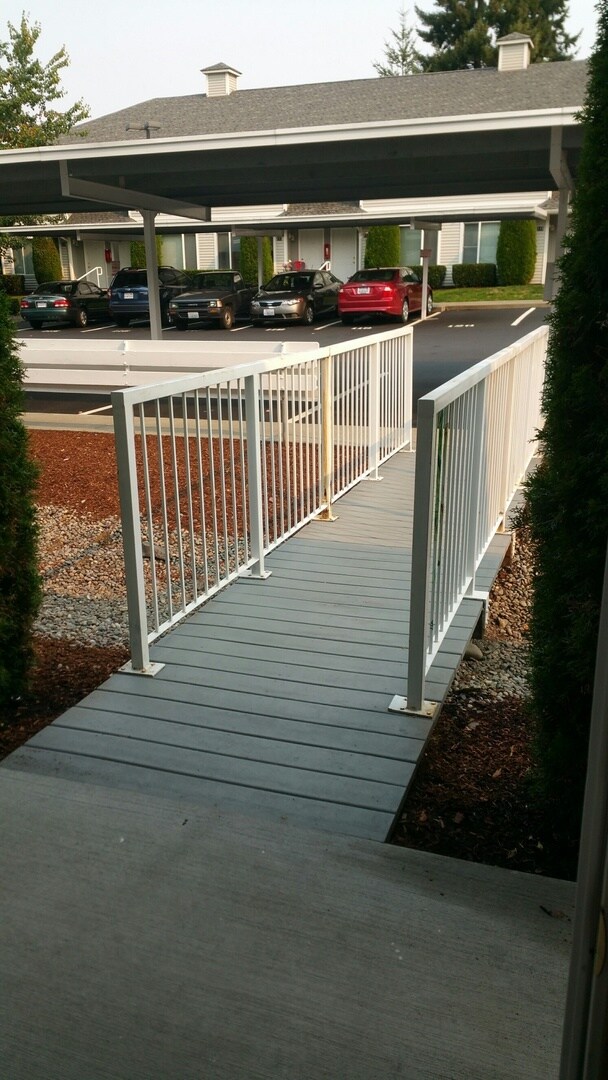 Building Photo - Spacious Puyallup Townhouse!