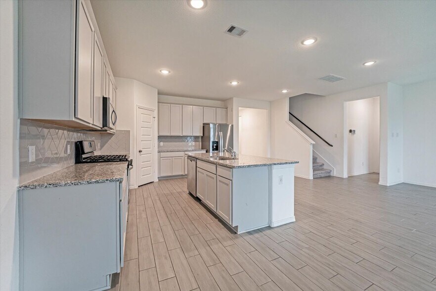 Building Photo - 5806 Aurora Grns Ln