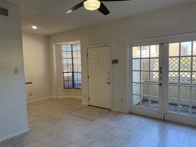 Building Photo - 2121 El Paseo St