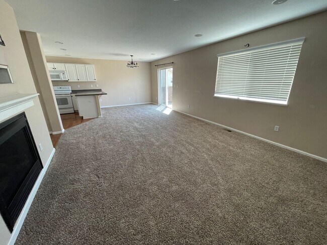 Building Photo - Beautiful 3 Bedroom 3 Bath Home Close to Ft Carson and Peterson AFB!!!