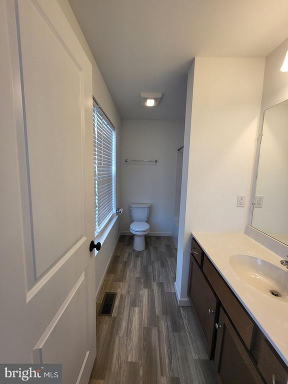 Building Photo - 210 Highland Ct