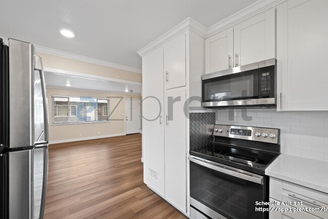 Building Photo - 523 Page St