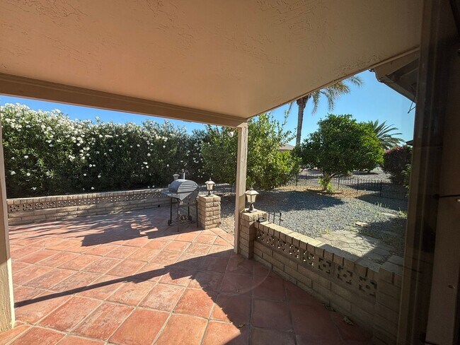 Building Photo - Discover comfortable seasonal living in Mesa, AZ with this well-appointed furnished & updated 2-b...