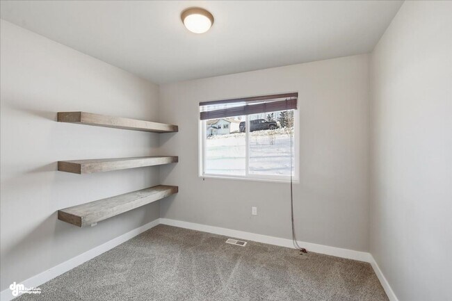 Building Photo - 3 BEDROOM | 2 BATHROOM | ACROSS FROM SCHOOLS