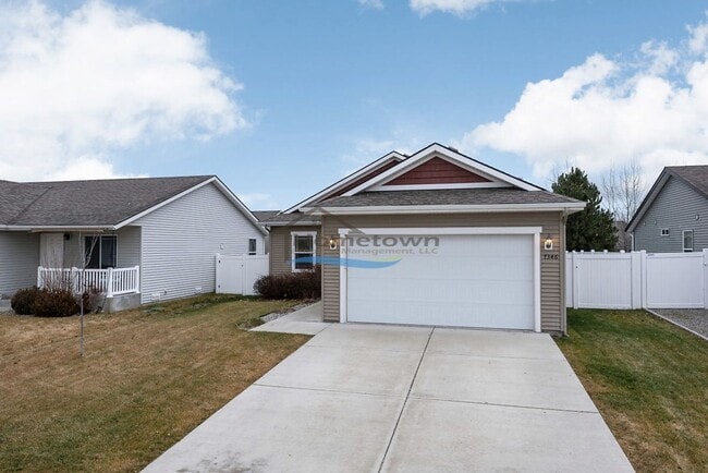 Building Photo - Stunning 3 Bedroom 2 Bath Home in The Landings!