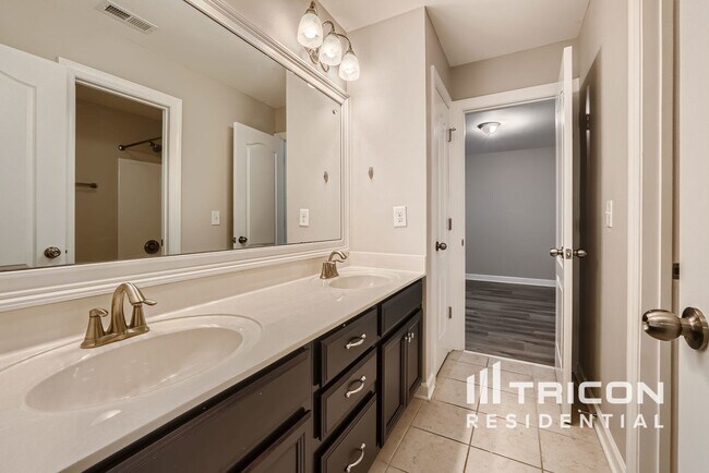 Building Photo - 3821 Litchfield Dr