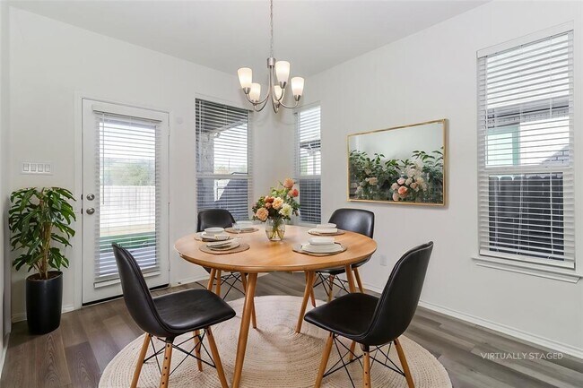 Building Photo - 1621 Stinnett Dr