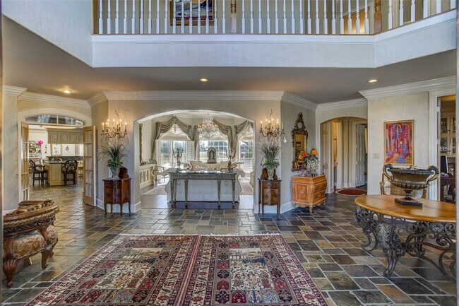 Building Photo - 13703 Lakeshore Way Cove