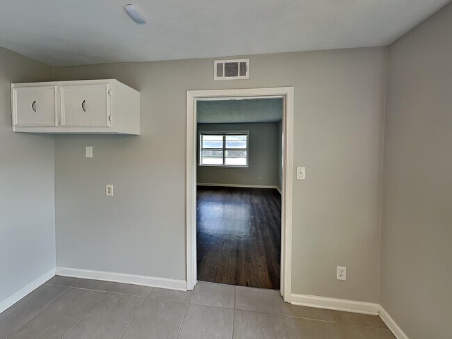 Building Photo - 668 Brakebill Ave