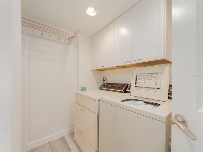 Building Photo - 240 Sand Key Estates Dr