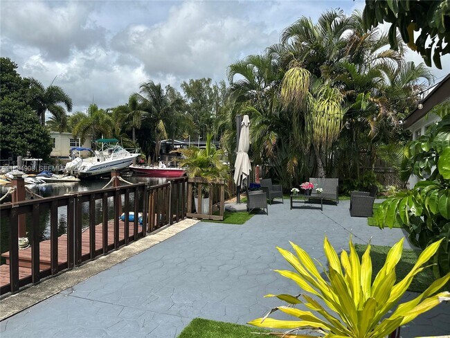 Building Photo - 4531 SW 42nd Terrace