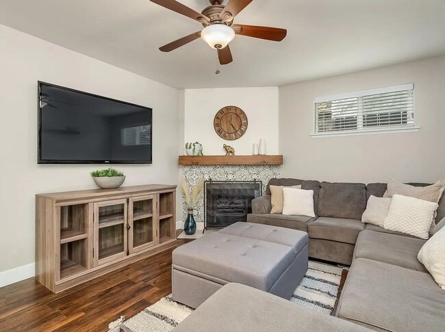 Building Photo - Beautifully Updated North Fresno 3/3