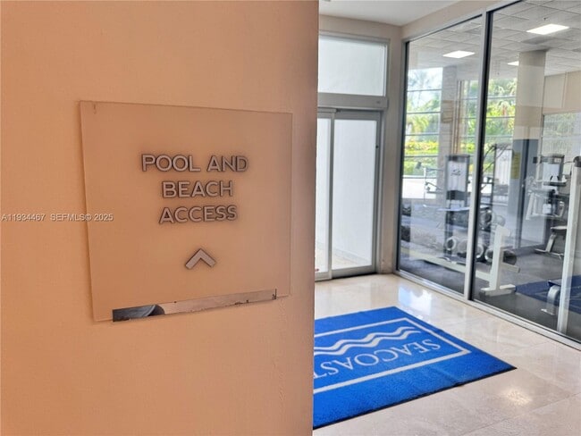 Building Photo - 5161 Collins Ave