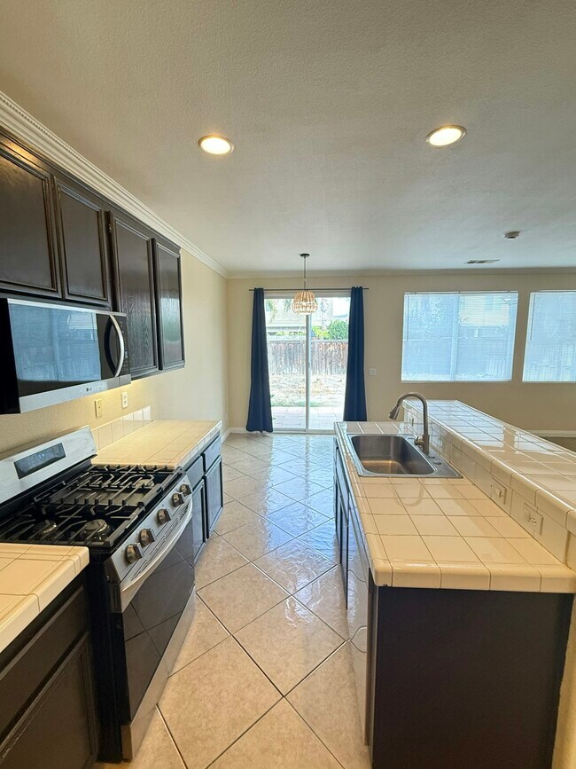Building Photo - 1175 Sykes Dr