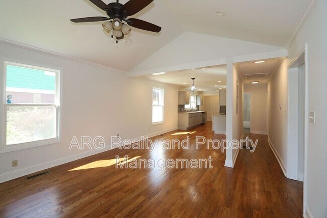 Building Photo - 1095 Ira St SW