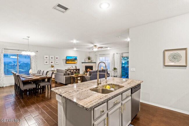 Building Photo - 7365 Dewberry Dr