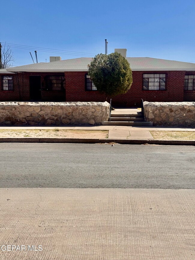 Building Photo - 1100 E River Ave